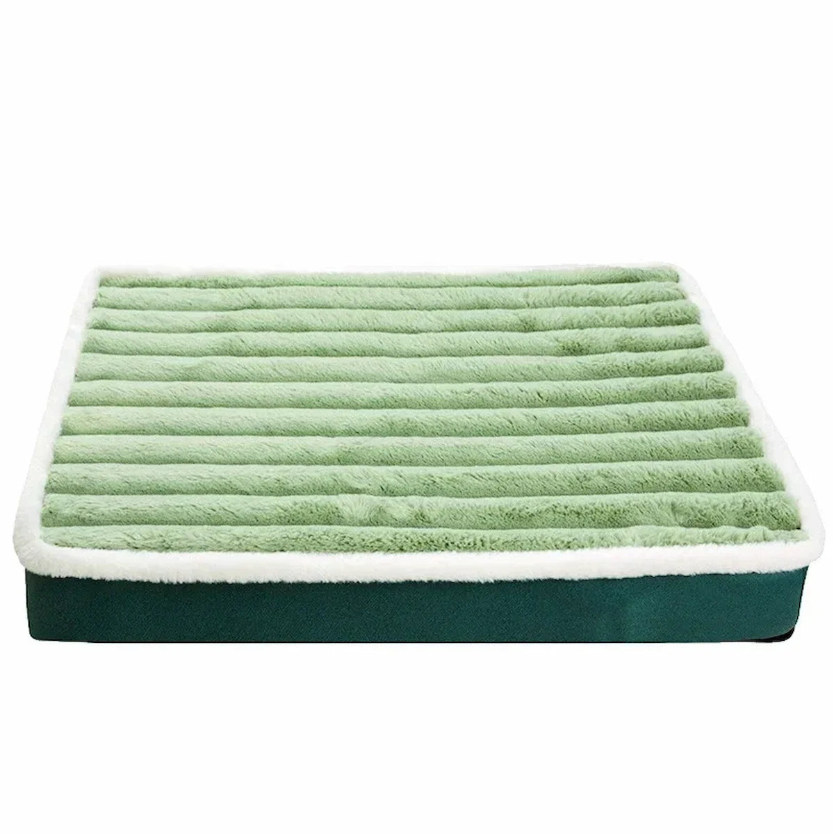 Lit pour chien rectangulaire vert avec surface de couchage en peluche côtelée douce, contour blanc et base vert foncé.