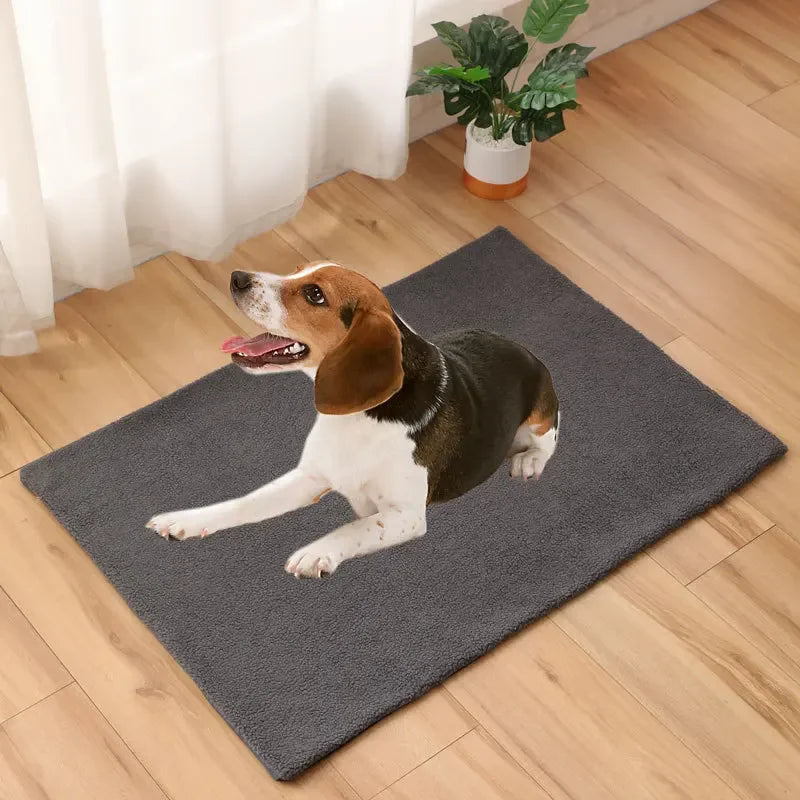 Tapis Auto-Chauffant "Polaire Douce" – Idéal Cage & Panier (Sans Électricité)