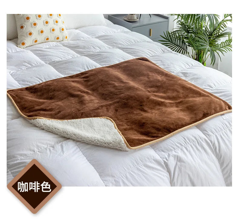 Couverture Imperméable Premium "Anti-Bouloche" – Doublure Sherpa & Résistante