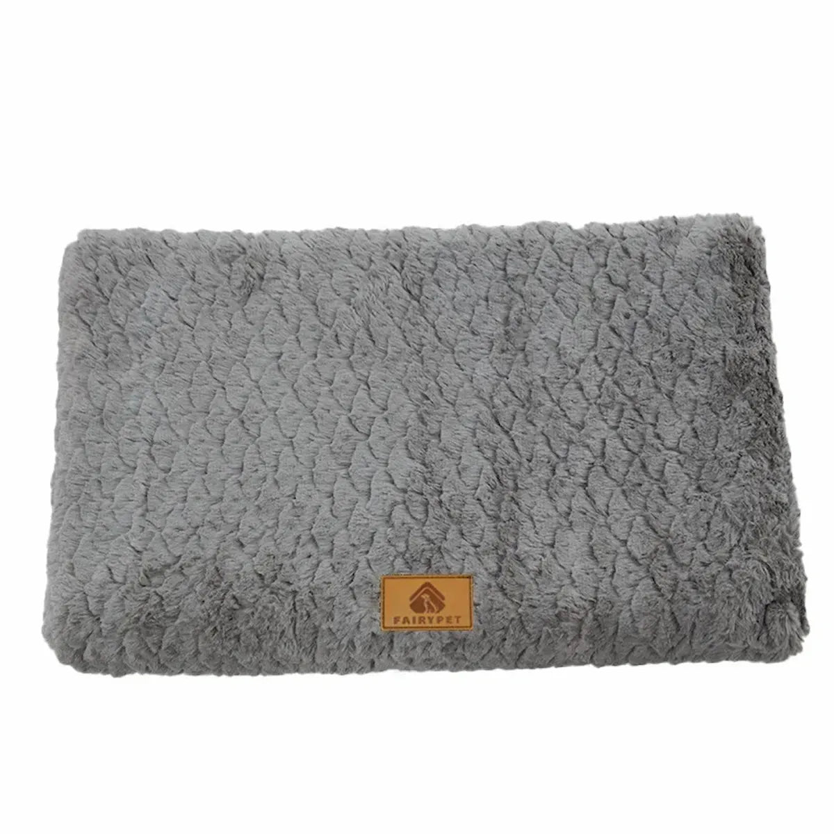 Tapis pour chien rectangulaire gris anthracite, en matière peluche douce et texturée, sur fond blanc.